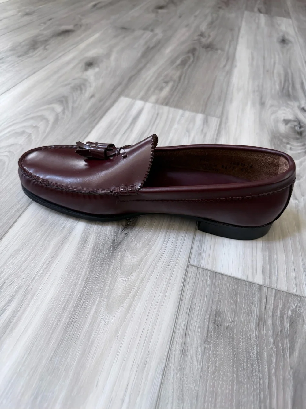 G.H. Bass & Co. Made USA Burgundy Leather Tassel Loafers Men’s 9.5D NWOB